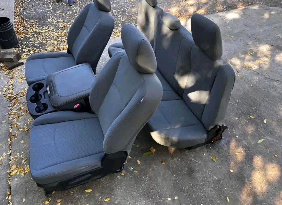2014 Dodge Ram 1500 seats - Image 2