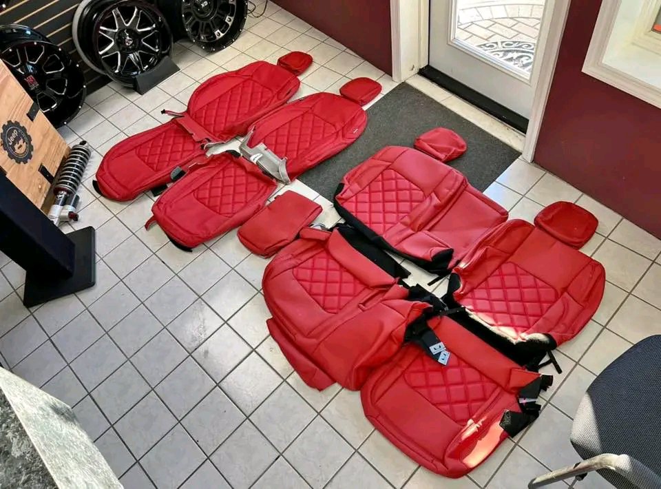 Alea leather red leather interior for a 24-25
Jeep Gladiator