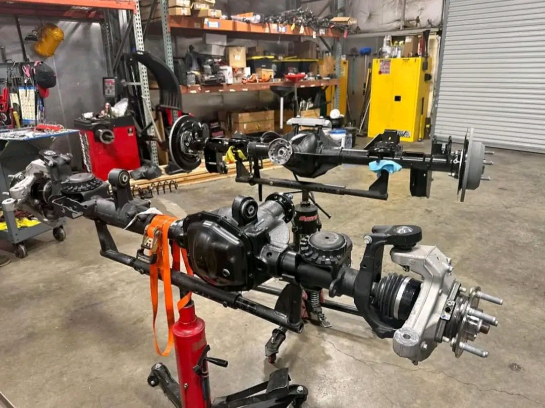 2026 Jeep Wrangler JL Rubicon Take Out Dana 44 Axles (Full Float Rear) With Factory E-Lockers, 4.10 Ratio. - Image 2