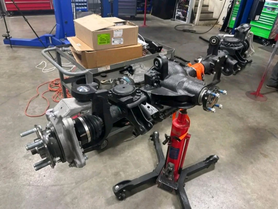 2026 Jeep Wrangler JL Rubicon Take Out Dana 44 Axles (Full Float Rear) With Factory E-Lockers, 4.10 Ratio. - Image 4