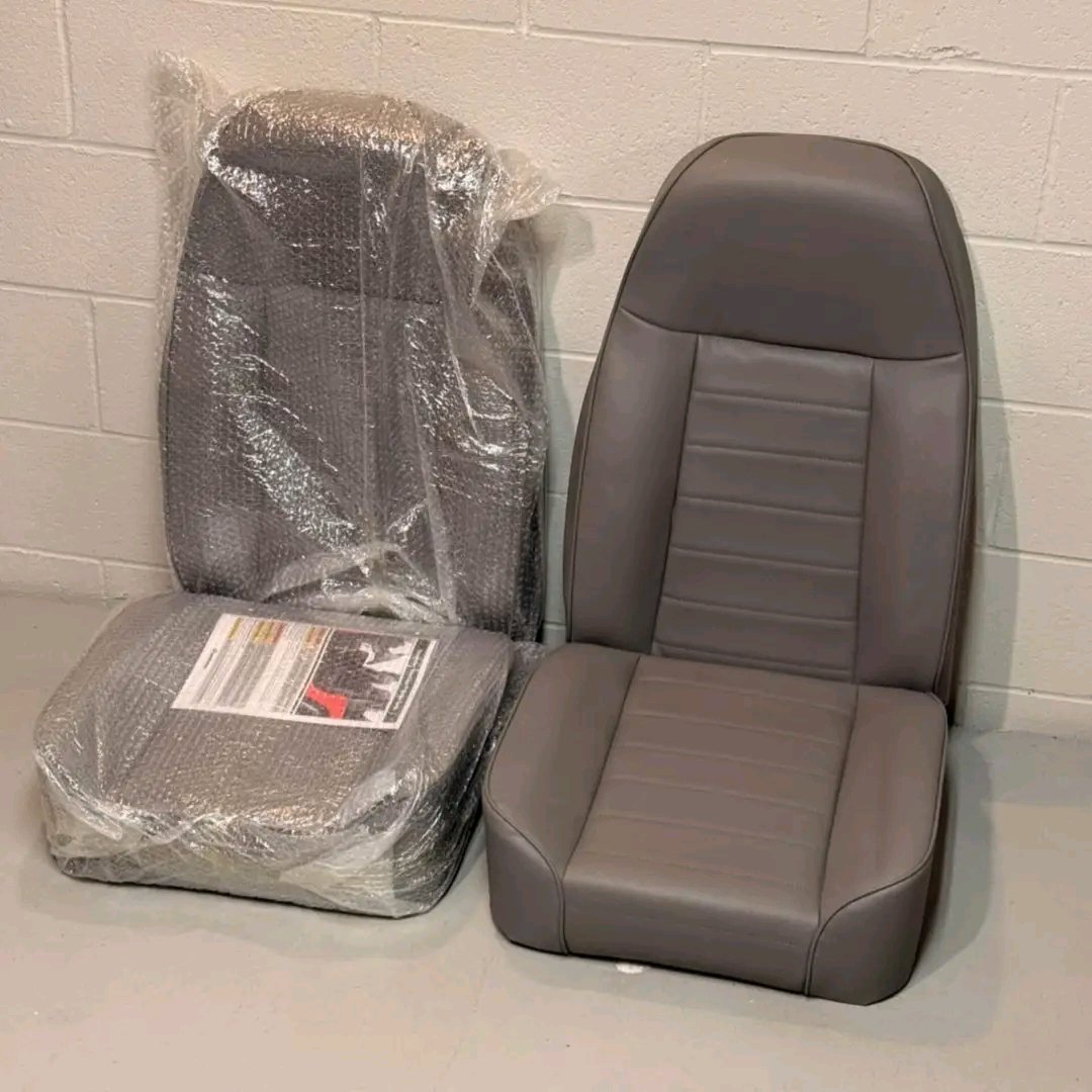 1987-2006 Jeep Wrangler TJ / Wrangler YJ (87-95) Brand New Grey Quadratec Heritage Premium Fixed-Back Jeep Seats.