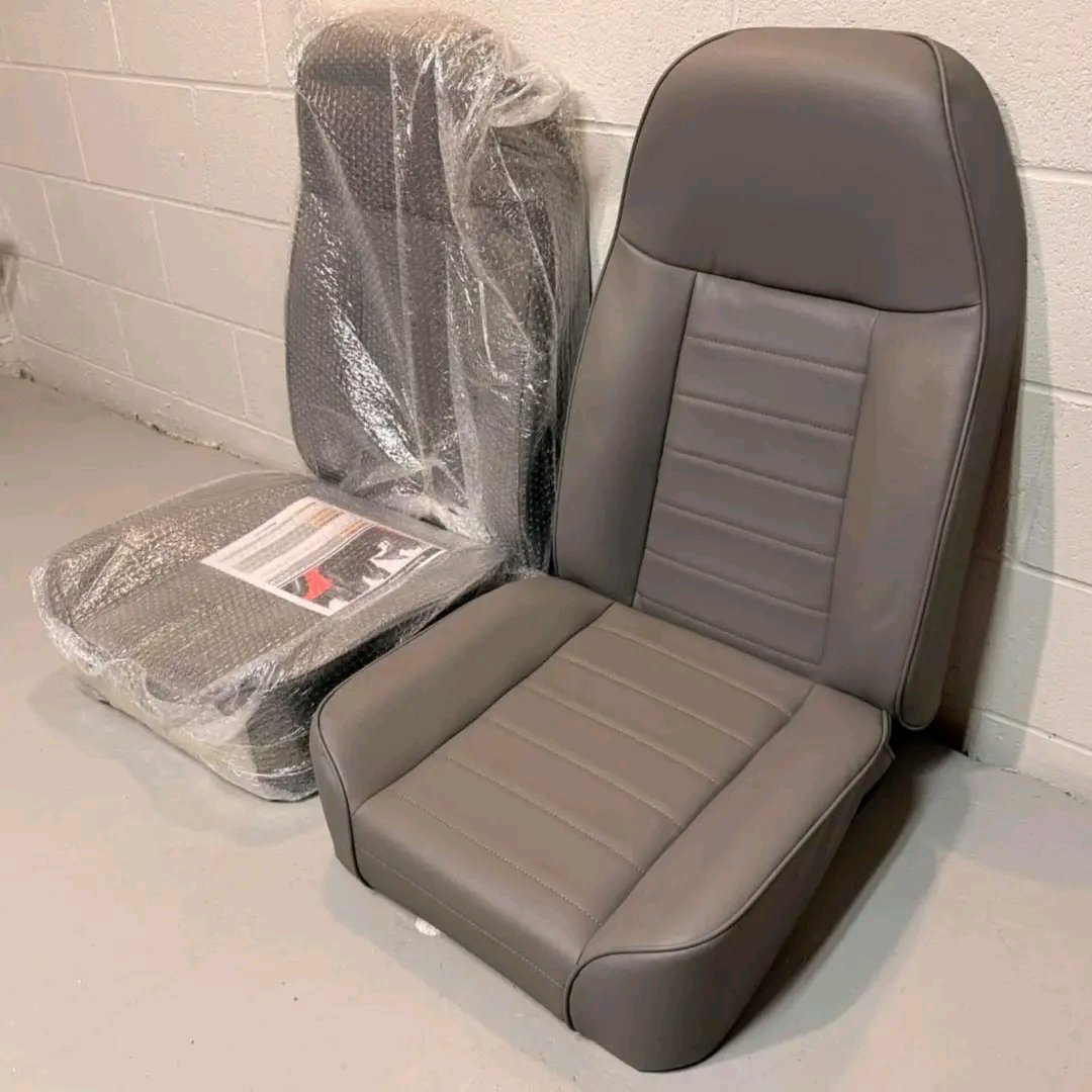 1987-2006 Jeep Wrangler TJ / Wrangler YJ (87-95) Brand New Grey Quadratec Heritage Premium Fixed-Back Jeep Seats. - Image 3