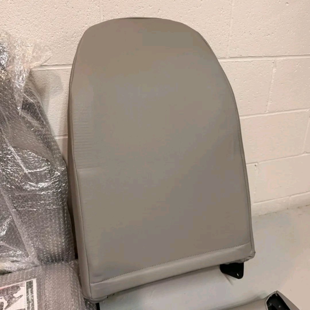 1987-2006 Jeep Wrangler TJ / Wrangler YJ (87-95) Brand New Grey Quadratec Heritage Premium Fixed-Back Jeep Seats. - Image 2