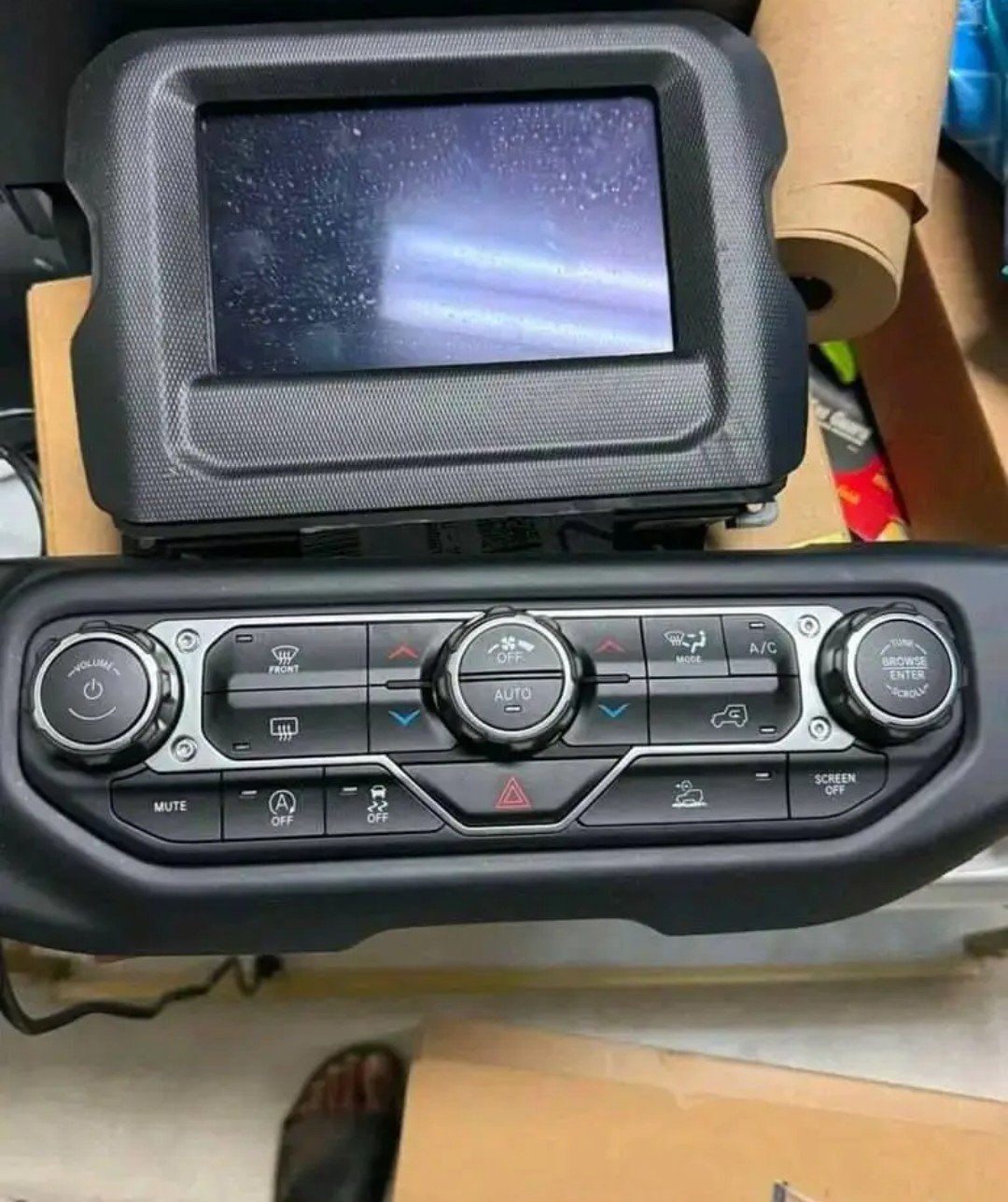 Jeep Gladiator Entertainment System (2021) - Image 2